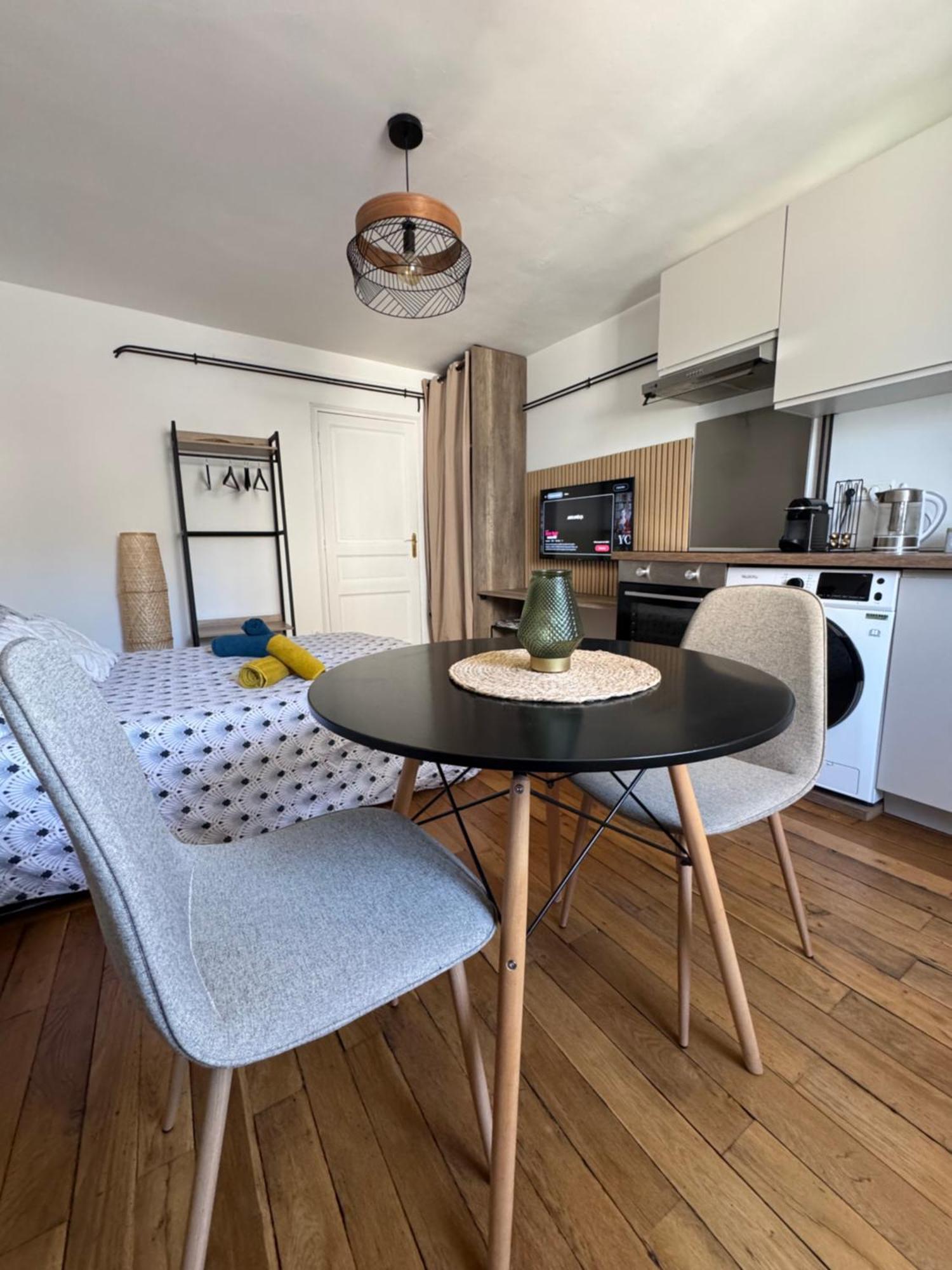 Charmant Appartement Au Coeur De Bourges Bagian luar foto