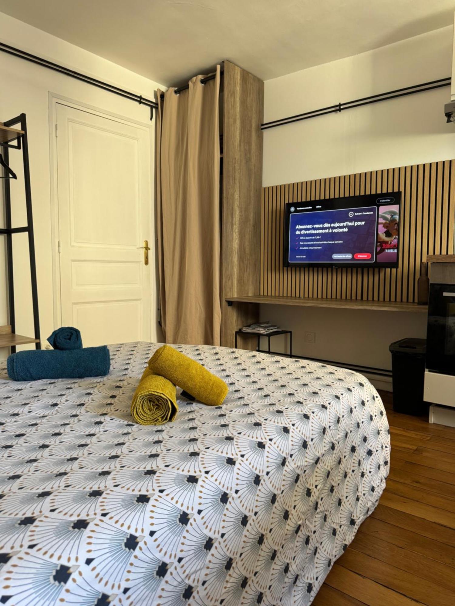 Charmant Appartement Au Coeur De Bourges Bagian luar foto