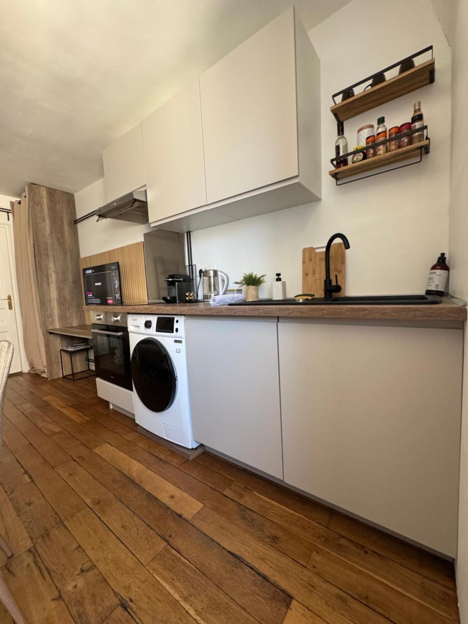 Charmant Appartement Au Coeur De Bourges Bagian luar foto