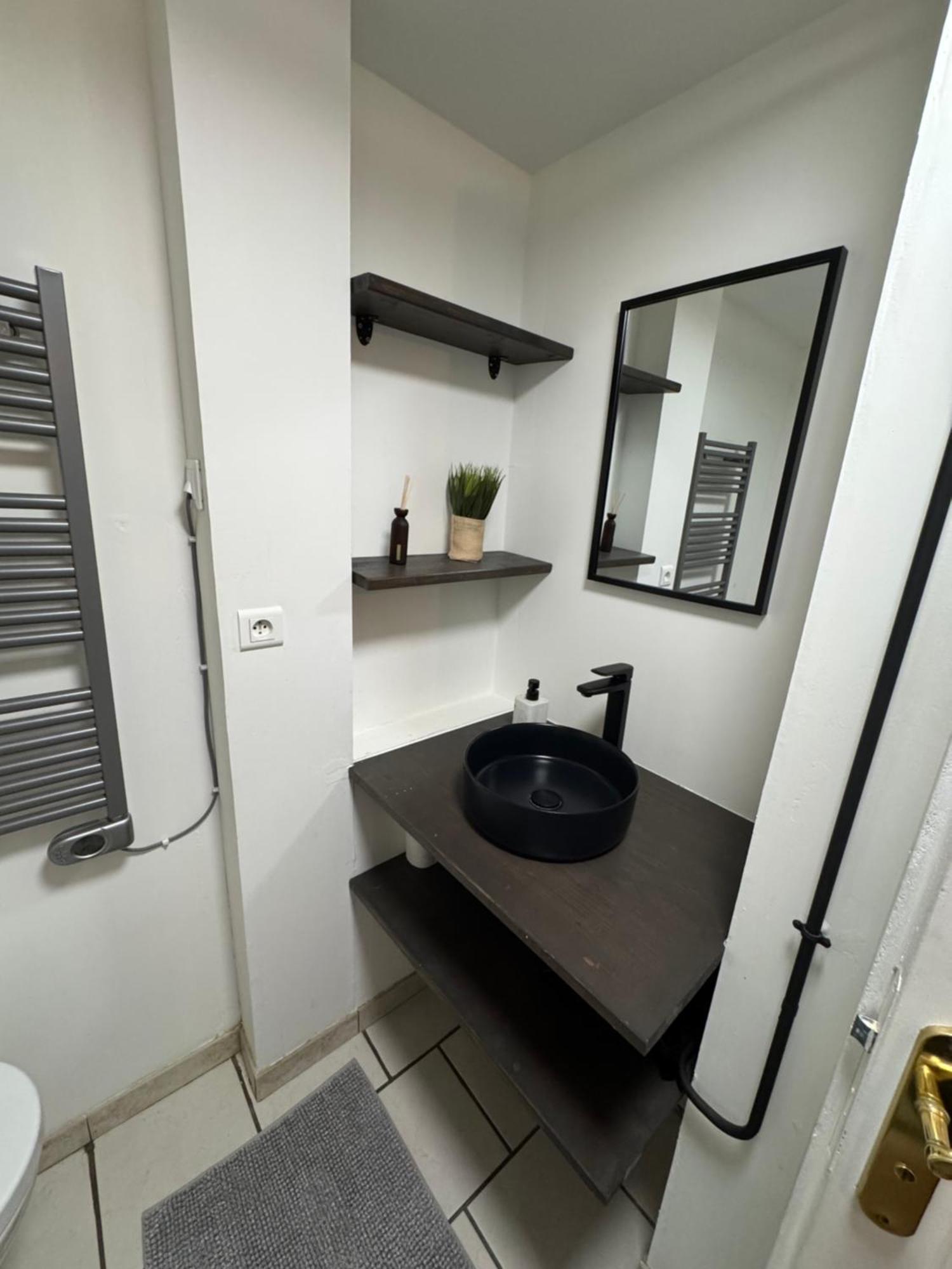 Charmant Appartement Au Coeur De Bourges Bagian luar foto