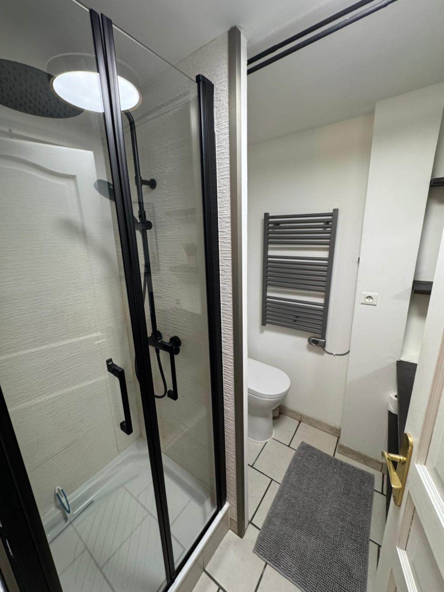 Charmant Appartement Au Coeur De Bourges Bagian luar foto